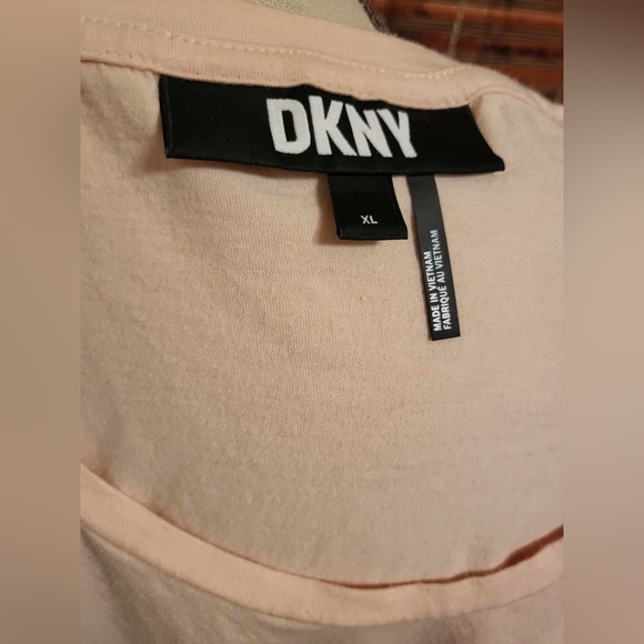 👚5for$15!🕶️DKNY top. - Picture 2 of 5